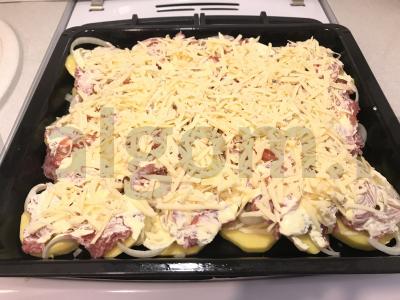 Prancūziško stiliaus mėsa ant bulvių pagrindo Žingsnis 6