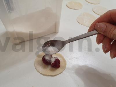 Skaniausi koldūnai su vyšniomis Žingsnis 1