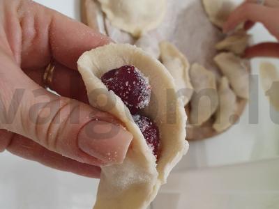 Skaniausi koldūnai su vyšniomis Žingsnis 3