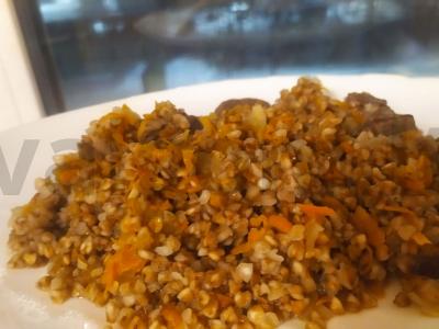 Grikiai, troškinti su marmurine jautiena pagrindine nuotrauka