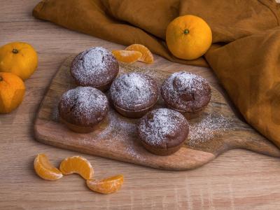 Šokoladiniai keksiukai su mandarinais pagrindine nuotrauka