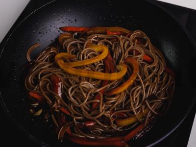 Soba su kalmarais ir terijakio padažu Žingsnis 8