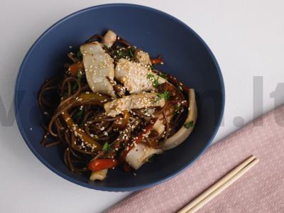 Soba su kalmarais ir terijakio padažu pagrindine nuotrauka