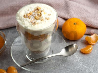 Grietinės desertas su konservuotais abrikosais ir mandarinais Žingsnis 4