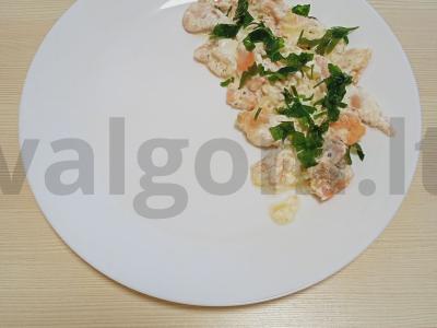 Žuvis grietinės padaže pagrindine nuotrauka