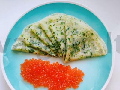 Špinatų blyneliai su ikrais pagrindine nuotrauka