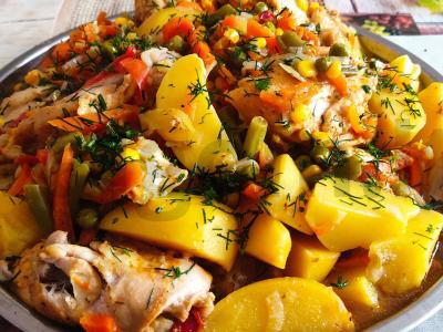 Vištiena su daržovėmis pagrindine nuotrauka