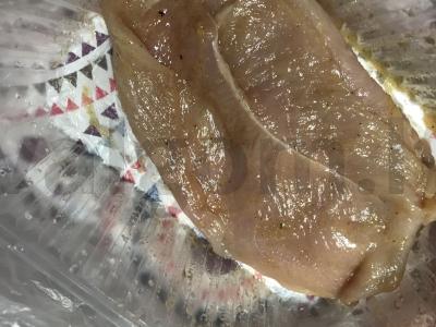 Pusryčiams - sumuštinis su vištienos krūtinėle, kiaušiniu ir Cezario padažu Žingsnis 2