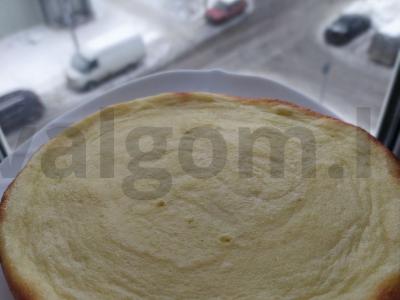 Manų kruopų pyragas ant kefyro pagrindine nuotrauka