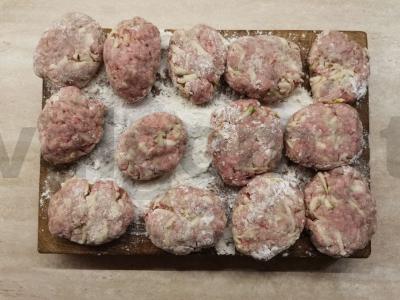 Sultingi kotletai su cukinija Žingsnis 2