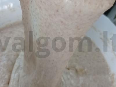 Iš viso grūdo miltų pagaminta rauginta duona Žingsnis 3