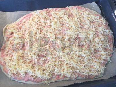 Peperoni pica su kietuoju sūriu. Žingsnis 11