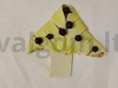 Erdvios sluoksniuotos tešlos "Kalėdų eglutės" su obuoliais, serbentais ir cinamonu Žingsnis 3