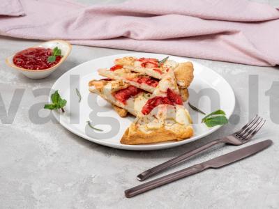 Pyragas su braškėmis iš sluoksniuotos tešlos be raugo pagrindine nuotrauka