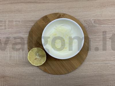 Salotos su kalmarais, obuoliais ir morkomis Žingsnis 2