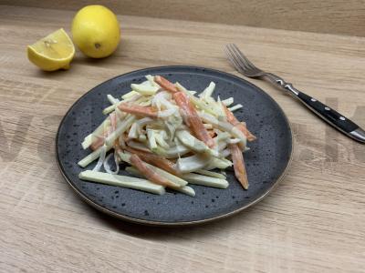 Salotos su kalmarais, obuoliais ir morkomis pagrindine nuotrauka