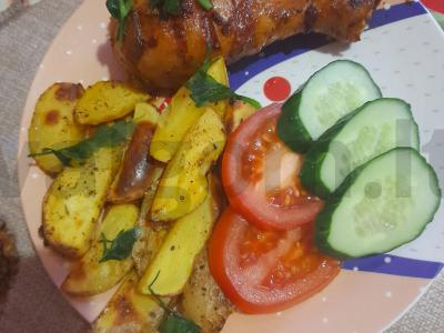 Kaimiškos bulvės su vištiena marinate pagrindine nuotrauka