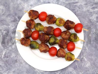 Kiaulienos ir daržovių kebabai Žingsnis 7