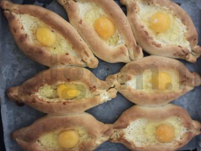 Chačapuri ant pieno su mocarelos ir avies sūrio įdaru Žingsnis 4