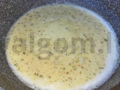 Gardūs mėsos kukuliai grietinėlės ir sūrio padaže Žingsnis 3