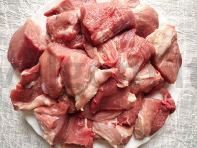 Originalus, bet paprastas kebabas ant kefyro Žingsnis 1