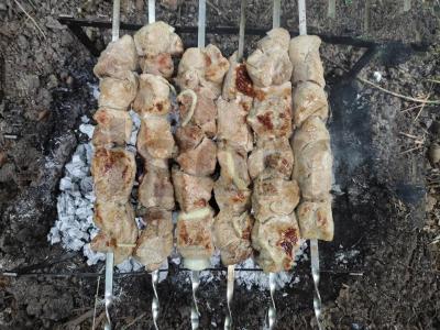Originalus, bet paprastas kebabas ant kefyro pagrindine nuotrauka