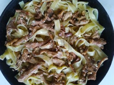 Makaronai grietinėlės padaže su voveraitėmis Žingsnis 3