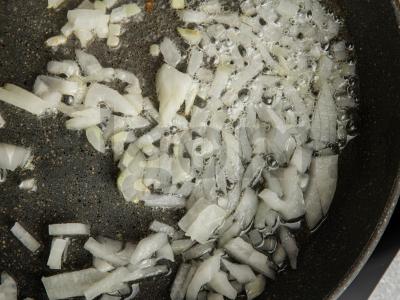 Greitas keptų dešrelių su bulvėmis ir česnakais receptas Žingsnis 2