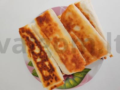Skani pitos duona su varške pagrindine nuotrauka