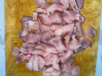 Bulgur su vištienos krūtinėle ir daržovėmis prieskoniuose Žingsnis 1