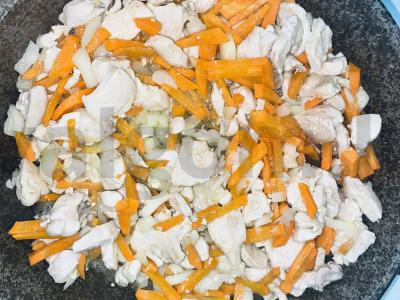 Bulgur su vištienos krūtinėle ir daržovėmis prieskoniuose Žingsnis 5
