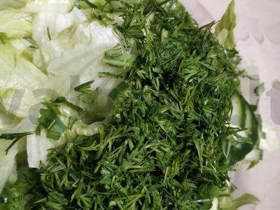 Šviežios aisbergo salotos su grietine Žingsnis 3