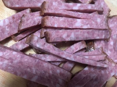 Salotos "Viskas paprasta" su dešra ir skrebučiais Žingsnis 4