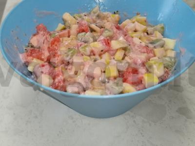 Vaisių salotos su greipfrutais ir jogurtu pagrindine nuotrauka