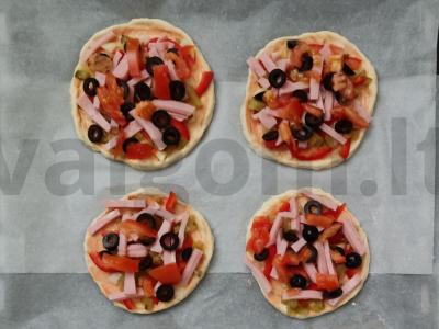 Mini picos su daržovėmis, kumpiu ir sūriais Žingsnis 3