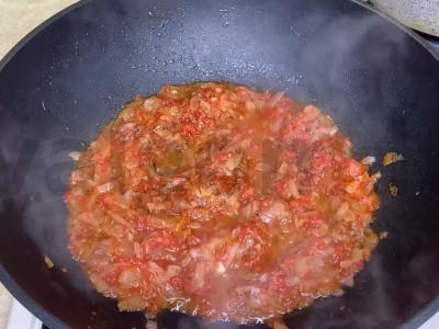 Makaronai su kiaušiniais ir kepta mėsa Žingsnis 2
