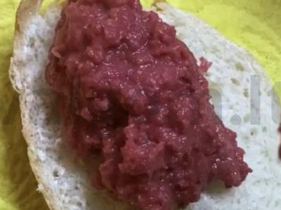 Burokėlių humusas pagrindine nuotrauka