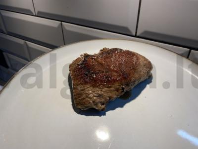 Mėgėjiškas kepsnys pagrindine nuotrauka