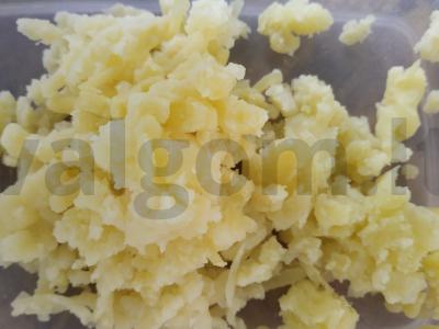 Bet kokio patiekalo salotos "Mimosa" su tunu Žingsnis 1