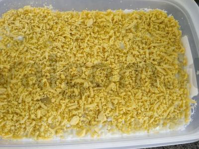 Bet kokio patiekalo salotos "Mimosa" su tunu Žingsnis 6