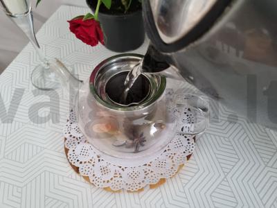 Aromatinė prieskonių juodoji arbata Žingsnis 2