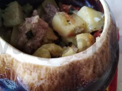 Jautienos kepsnys ir bulvės pagrindine nuotrauka