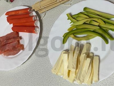 Namų gamybos suktinukai su upėtakiu ir marinuotu imbieru Žingsnis 1