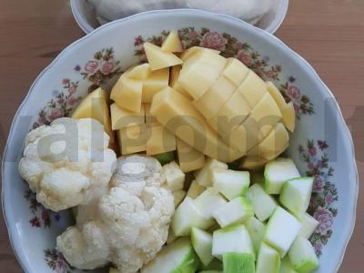 Žiedinių kopūstų kreminė sriuba Žingsnis 1
