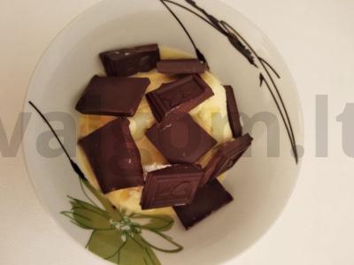 Šokoladiniai keksiukai su baltu glajumi Žingsnis 1