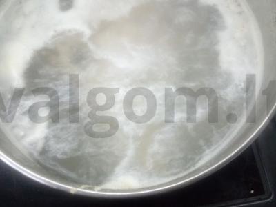 Kiaulienos sultinio sriuba su grikiais Žingsnis 1