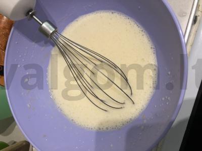 Plikyti blyneliai su karamele Žingsnis 2