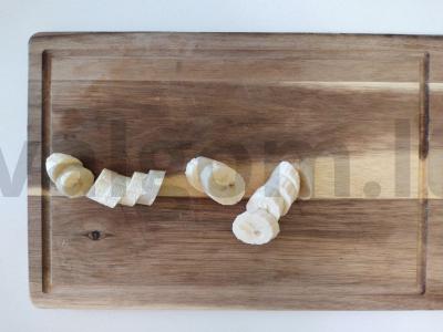 Vyšnių kokteilis su bananais Žingsnis 1