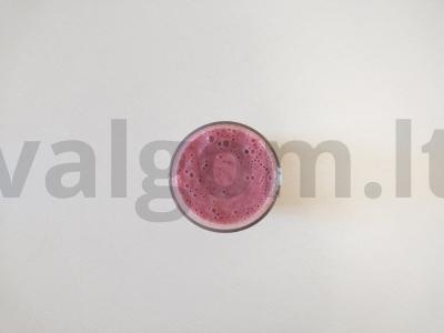 Vyšnių kokteilis su bananais pagrindine nuotrauka