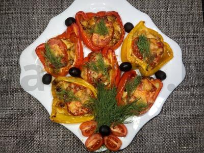 Aromatingos įdarytos paprikos su vištienos filė pagrindine nuotrauka